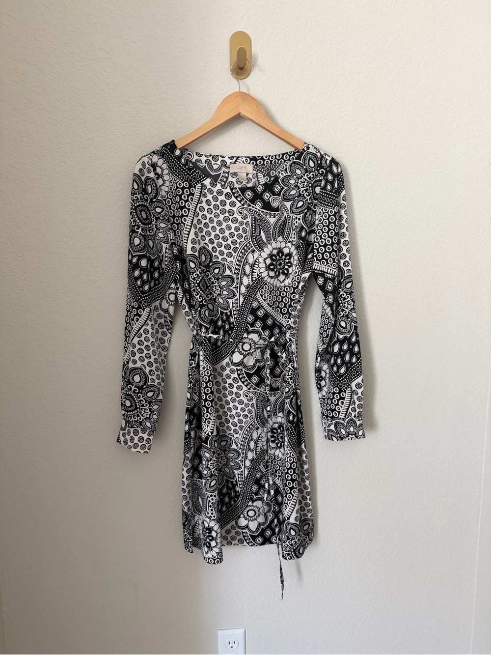 LOFT Black and White Paisley Print Long Sleeve Tie-Waist Dress - Picture 2 of 7